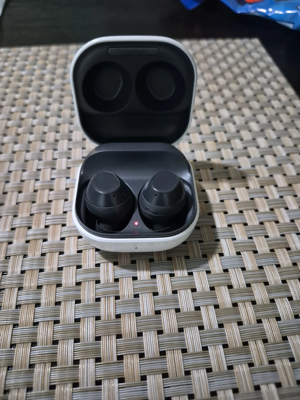 Samsung White Wireless Earbuds Case BLACK